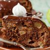 Шоколадный пирог с яблоками